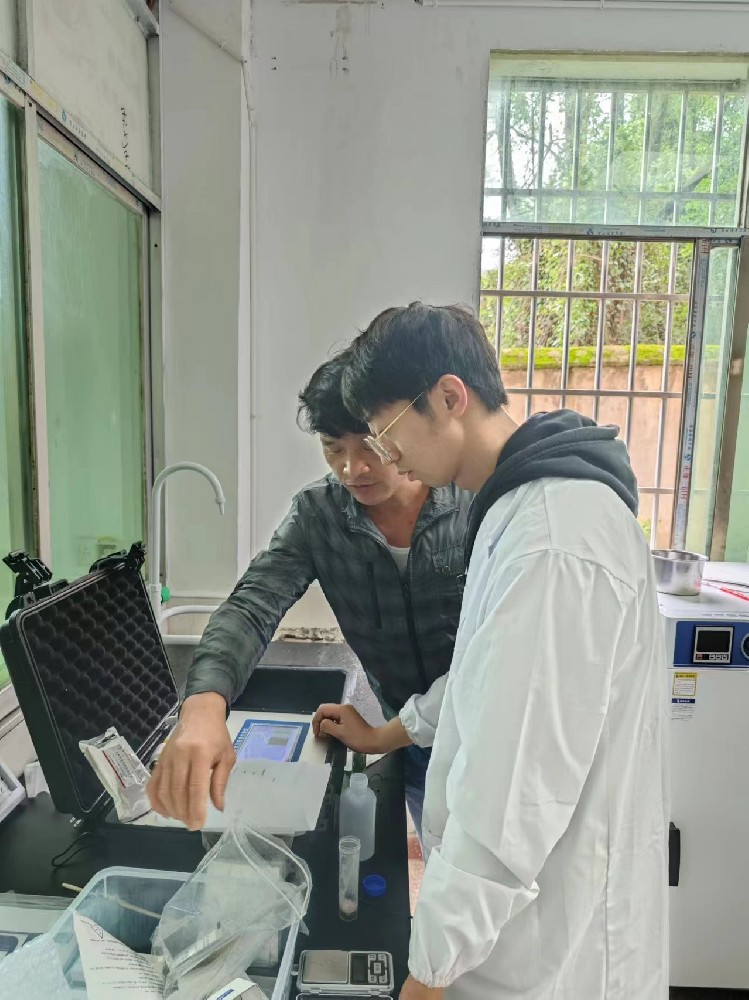 山東萊恩德食品安全檢測(cè)儀走進(jìn)江西省新余市逸夫小學(xué)，為師生食品安全保駕護(hù)航